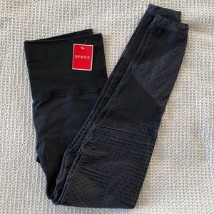 BRAND NEW spanx leggings! The cutest design print, 25’ inseam, perfect for fall!